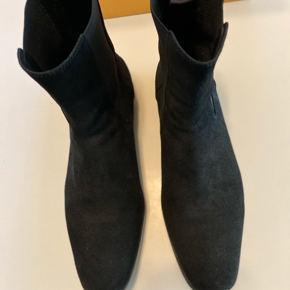 Tod’s Quinn Guiana Beatles Suede Ankle Boots Black - Picture 5 of 6